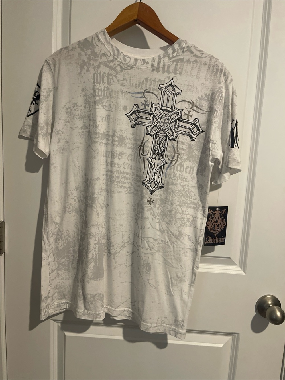 Graphic Cross Short Sleeve Crewneck T-Shirt – White Archaic by Affliction Mens M